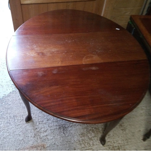 960 - Antique Round Drop Leaf Table with 4 x Scroll Splayed Legs and Feet 71cm x 103cm x 37cm Closed, 122c... 