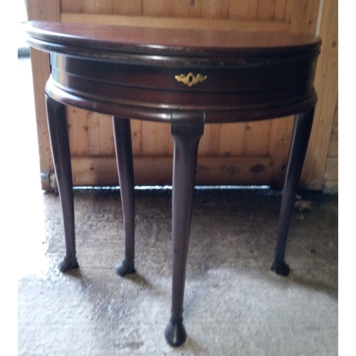 964 - Mahogany Antique Drum Table with Pad Feet and Brass Detailed Lock.  73cm x 76cm x 35cm Closed, 76cm ... 