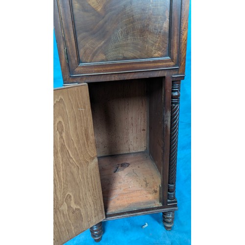 793 - An Antique Flame Mahogany 2 Door Cabinet 99 x 39 x 40cm