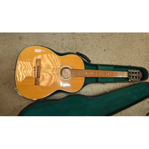 543B - A Yamaha Dynamic Acoustic Guitar in Hard Case