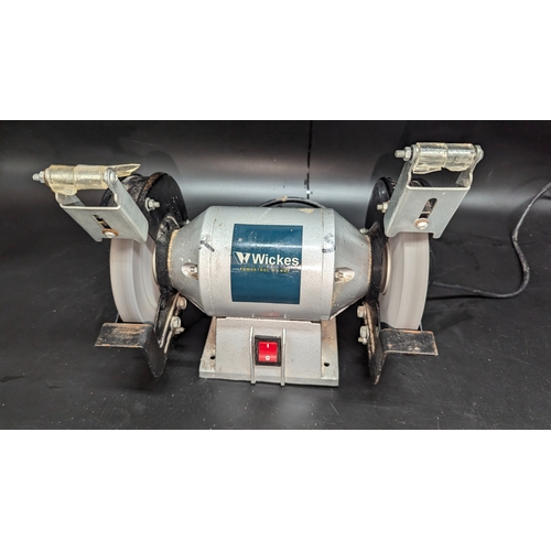 A Wickes Bench Grinder no guards