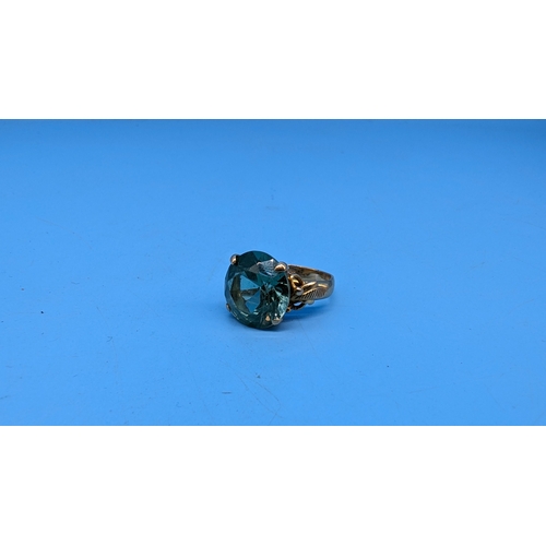 406 - An 18ct Gold Ring with Large Green Stone, Size J. 7.8g total weight