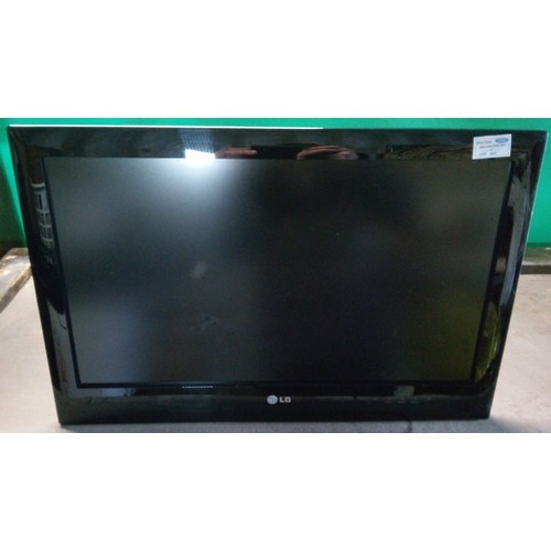 821 - LG 22 Inch TV - Model Number 22LE3300 With wall mount (no base stand)