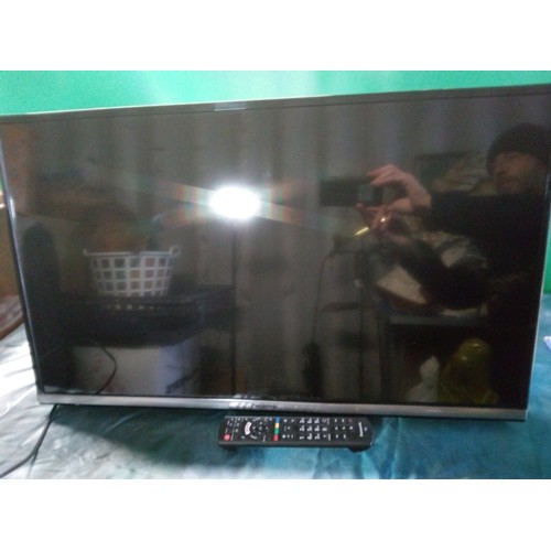 822 - Panasonic 32 Inch TV with remote and wall mount (no stand)