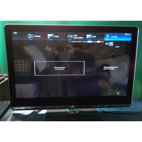 828 - Sharp Aquos TV with Stand and Remote - Model Number LC-40LE821E