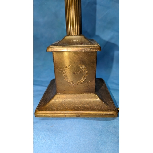 189 - A tall brass Corinthian electronic lamp. 46cm Tall.