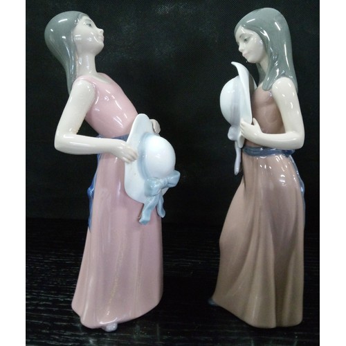 498 - A pair of Lladro Figures with Boxes.