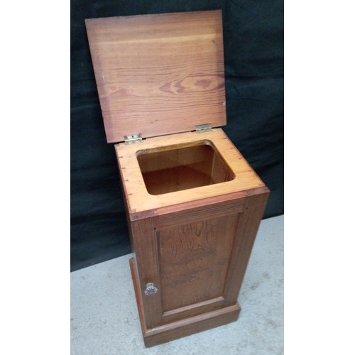 472 - A Pine Pot Stand. 70cm H x 38cm W x 31cm D