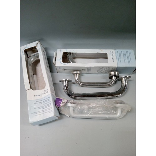 1580 - Selection Of Grab Handles , 5 in Total of Mixed Sizes