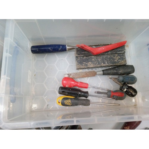 1589 - Selection of Mixed hand tools including screwdrivers, plains, trowels, rasps and much more