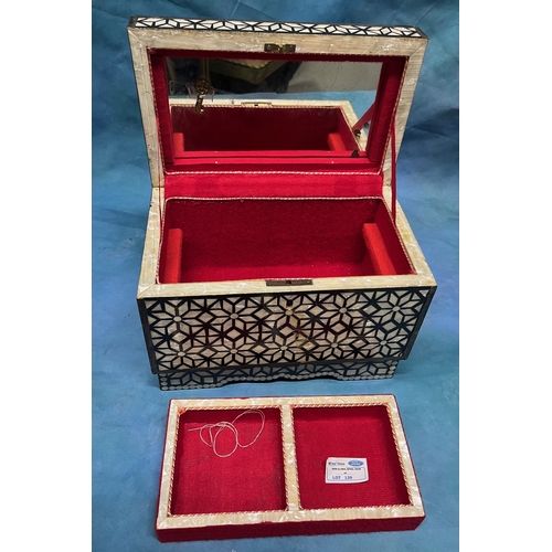 139 - Damascus Mother of Pearl inlaid sewing box / Mirrored jewellery box with red lining and key - 25 x 1... 