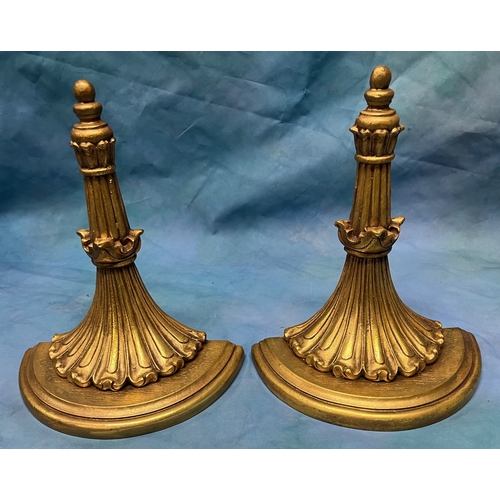 532 - 2x Gold coloured wall sconces - plaster