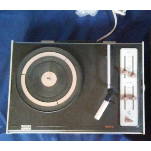 890 - A Philips portable Record player