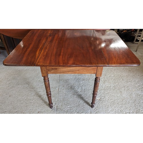 175 - A Victorian Mahogany drop leaf table - 116w x 86d x 69h extended