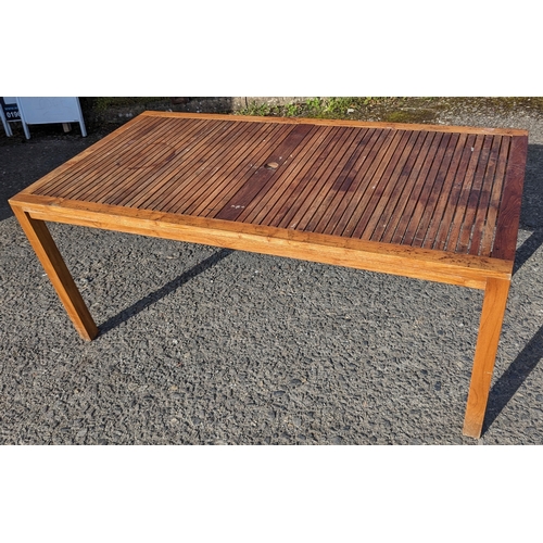 10 - A garden table with parasol hole - 180 x 90 x 76cm