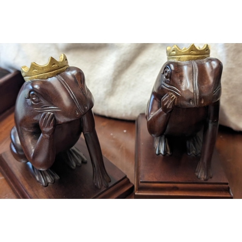 233 - Vintage  Wooden Frog Prince Bookends With Crowns - Made in Indonesia