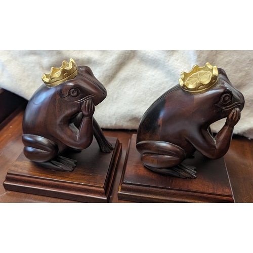 233 - Vintage  Wooden Frog Prince Bookends With Crowns - Made in Indonesia