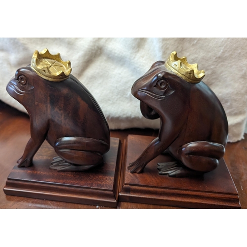 233 - Vintage  Wooden Frog Prince Bookends With Crowns - Made in Indonesia