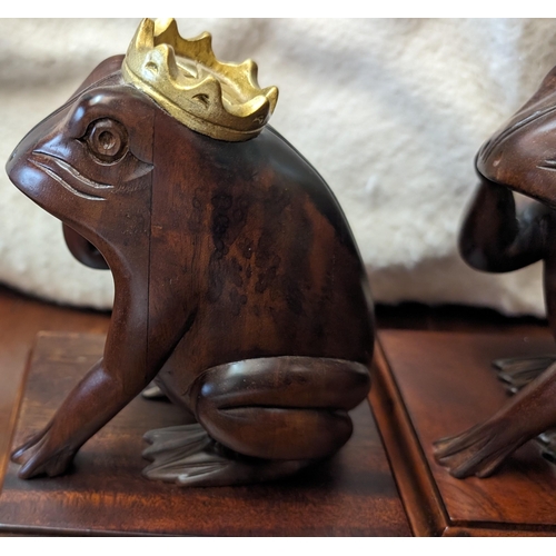 233 - Vintage  Wooden Frog Prince Bookends With Crowns - Made in Indonesia