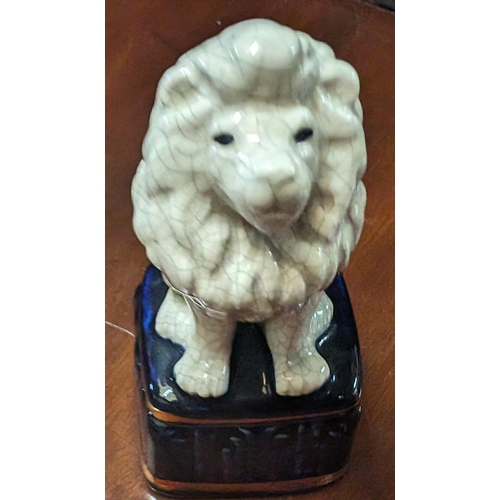 553 - 2x Staffordshire Lion trinket boxes - 14x10 and 11x5cm in size