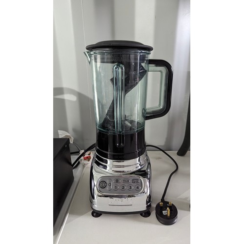 820 - A Dualit Blender