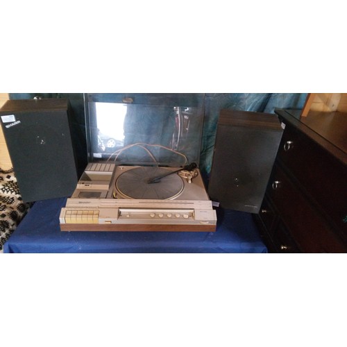 884 - Sharp stereo system with 2 sharp CP-160E