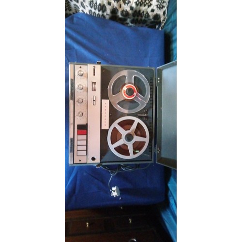 881 - Fergusson portable reel to reel player