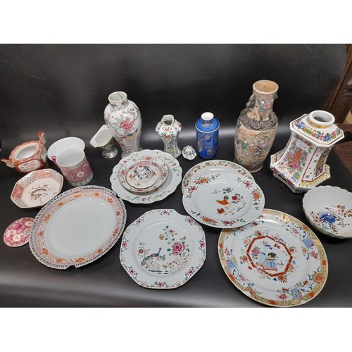 222 - A MIXED GROUP OF CHINESE PORCELAIN WARES, 19TH/20TH CENTURY, the lot includes various baluster vases... 