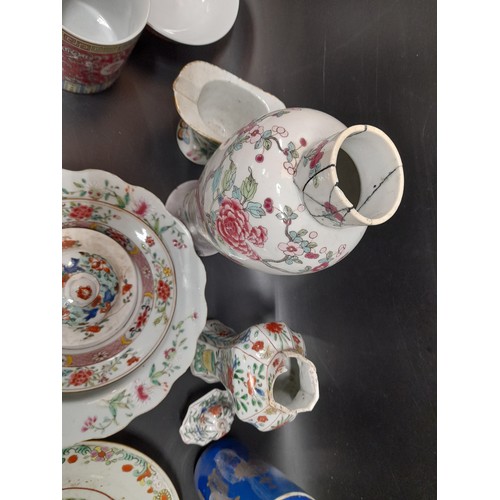 222 - A MIXED GROUP OF CHINESE PORCELAIN WARES, 19TH/20TH CENTURY, the lot includes various baluster vases... 