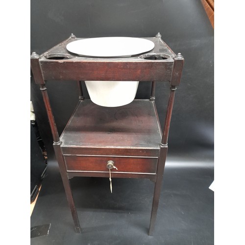 268 - An Antique Wash Stand With Damage To Top Asd Pictured.
76cm High,34cm Wide, 34cm Deep