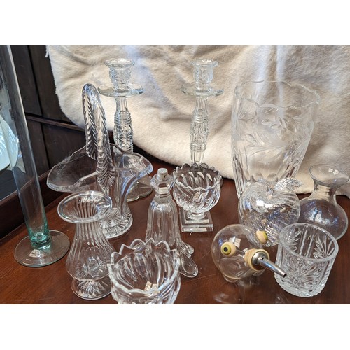 315 - A selection of antique and vintage crystal and glass items including: Vase, basket, apple, wine pour... 