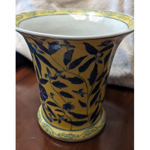 366 - Blue and yellow vase with Chinese design - 21cm tall