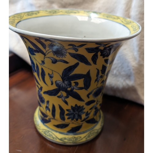 366 - Blue and yellow vase with Chinese design - 21cm tall