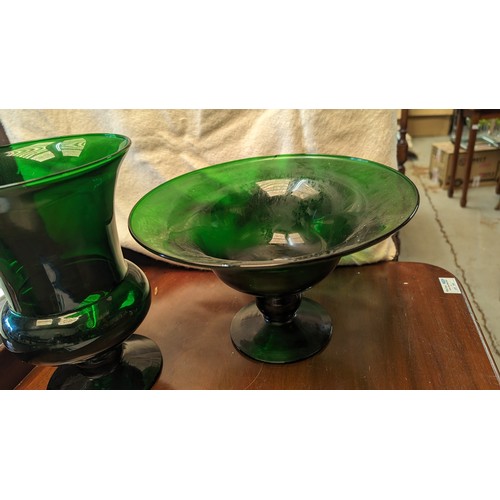 318 - Green glass vase (27cm) and bowl (20cm) -