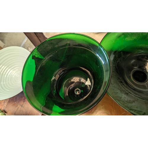 318 - Green glass vase (27cm) and bowl (20cm) -