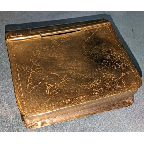 392 - A metal cigarette case engraved 'A.Luben' 1919. - Audenken an meine Gefangenschaft' - 'Souvenirs of ... 