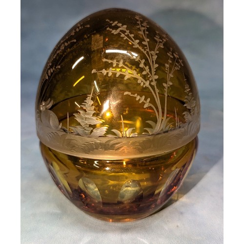 252 - A Glass Engraved Egg Container - MPB Paris 10cm