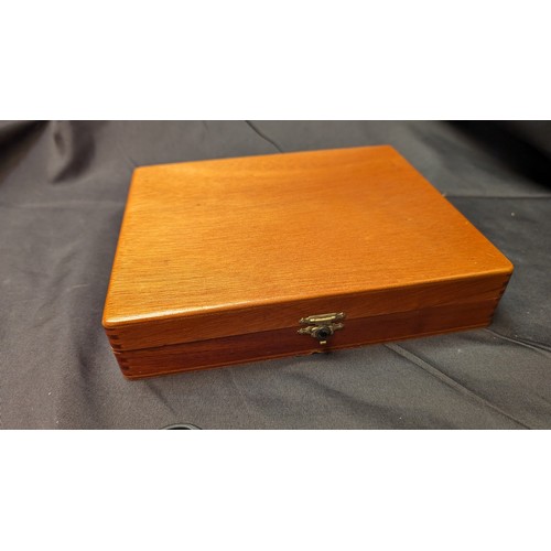 324 - Cohiba Cigar Box with 1 Unopened Cigar and 4 x Wrapped . David Hoff Cutter ( must be over 18 to purc... 