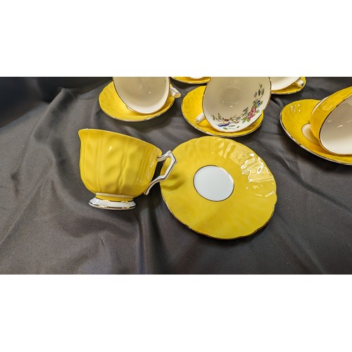 511 - Vintage Aynsley Yellow Teacups and Saucers x 6 ( 1 chip to rim of 1 cup as pictured)