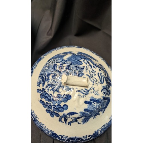 578 - A Collection of Blue and White English Scenes Chinaware