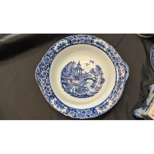 578 - A Collection of Blue and White English Scenes Chinaware