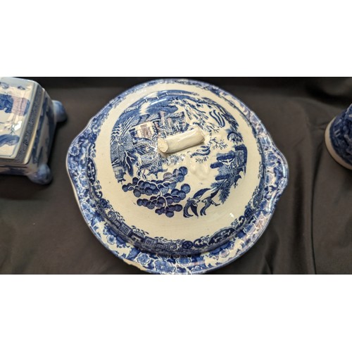 578 - A Collection of Blue and White English Scenes Chinaware