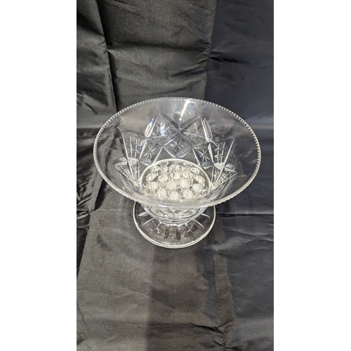 678 - A Heavy Crystal Rose Bowl 20cm D x 15cm H.