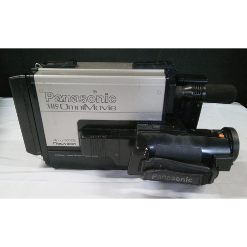 1065 - Panasonic VHS OMNIMOVIE (Newnicon) Camcorder 
Including Flight case (no key) and accessories.