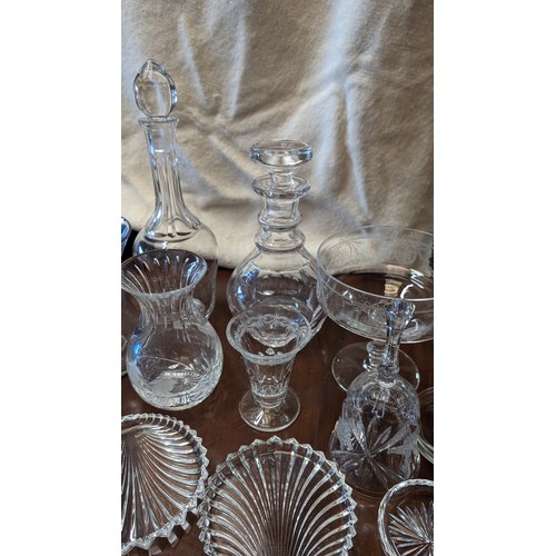 1197 - A selection of vintage crystal and etched glass items x14, including: decanters; plates' dishes and ... 