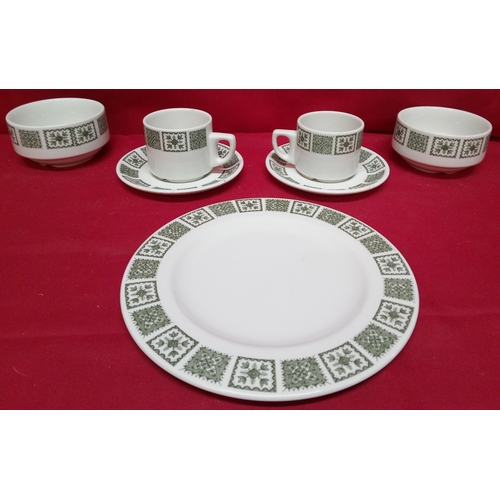 824 - Samsonite Dinner service