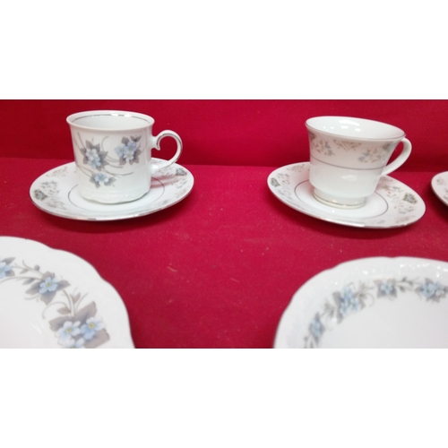 1201 - Chinese dinner service with floral pattern