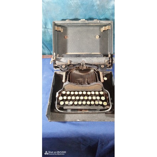 1047 - G Smith and Corona Antique Typewriter