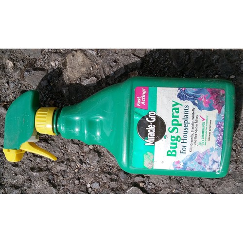 1142 - 2 garden kneelers and garden sprays