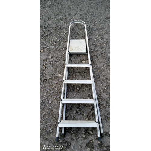 1151 - 4 tread metal step ladder